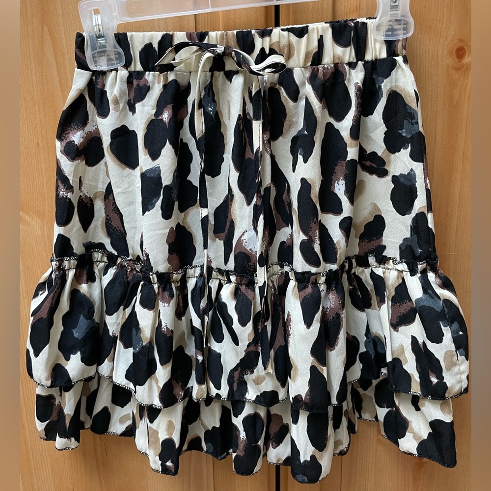 Leopard ruffle skirt - so cute never worn!
